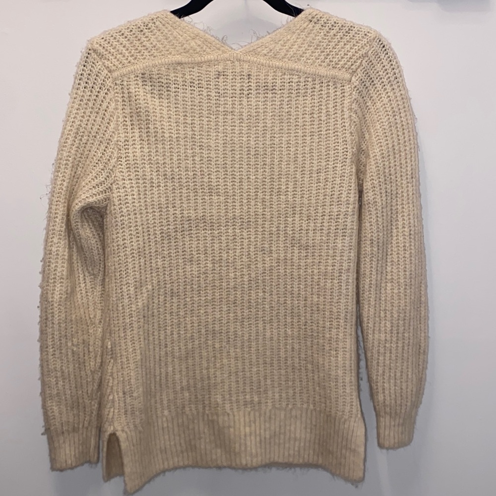 Abercrombie and Fitch Women's Cream V-Neck Sweater - Picture 3 of 3